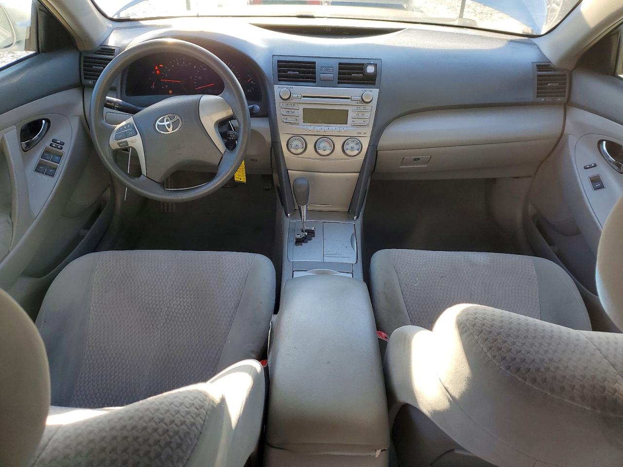 2011 TOYOTA CAMRY LE photo 8