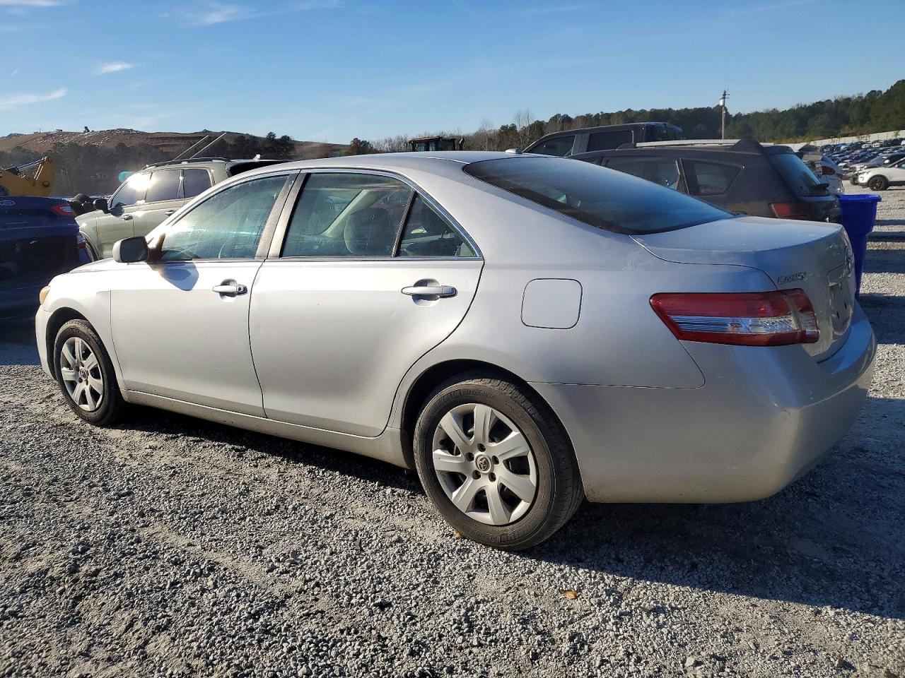 2011 TOYOTA CAMRY LE photo 2