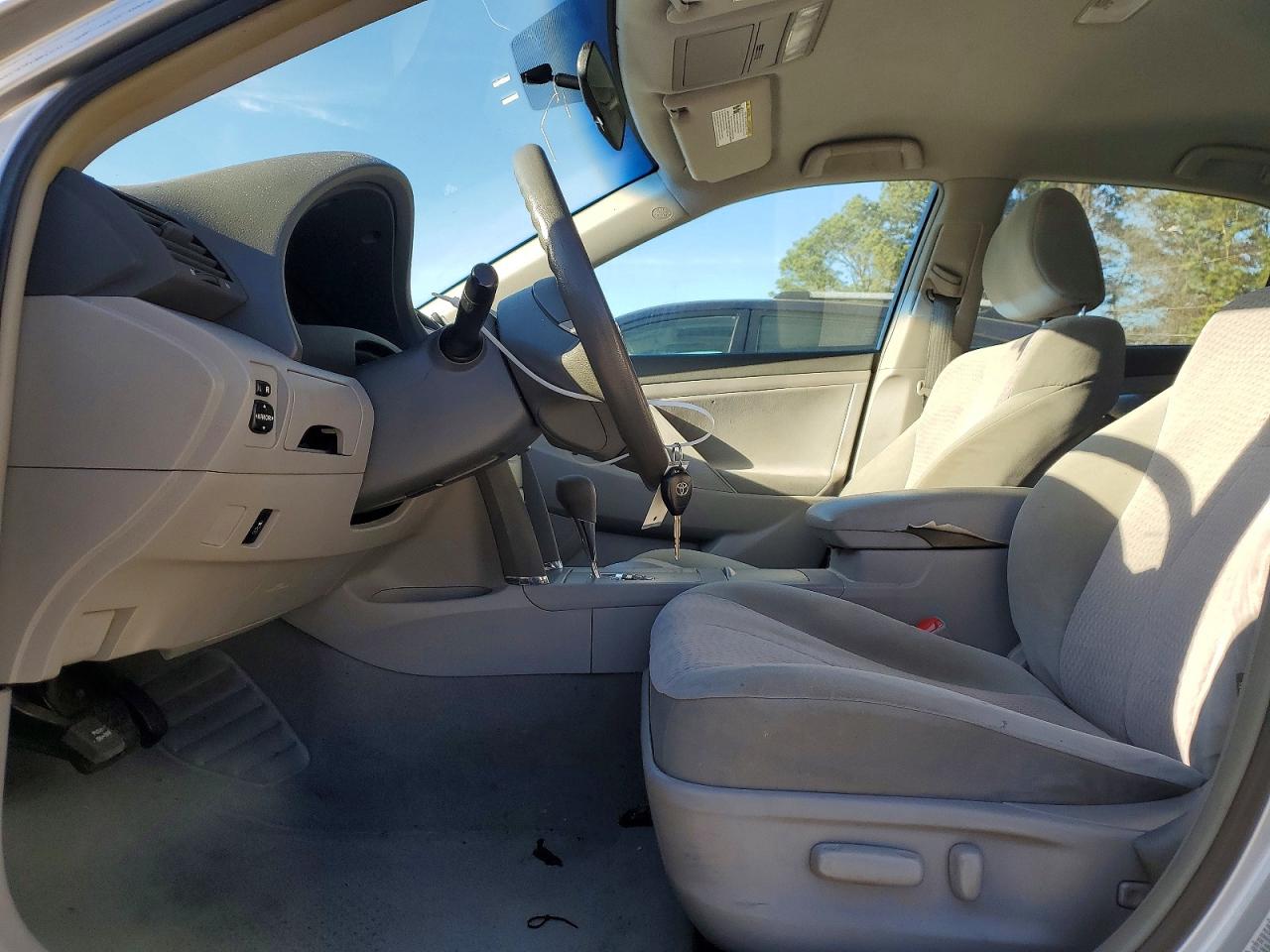 2011 TOYOTA CAMRY LE photo 7