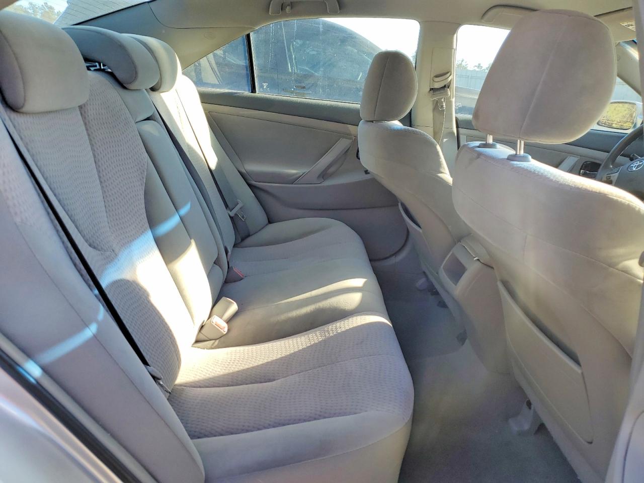 2011 TOYOTA CAMRY LE photo 10