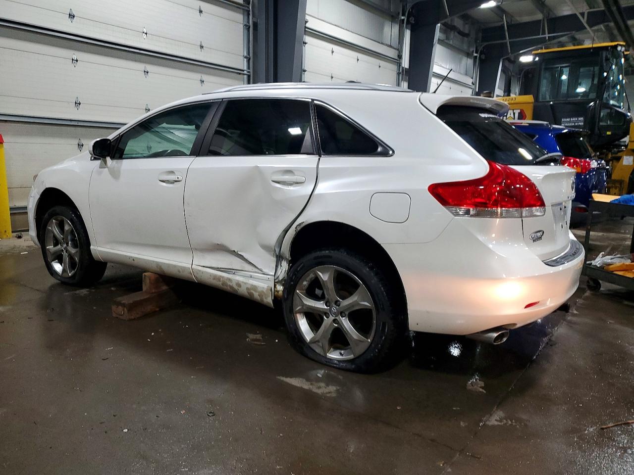 2011 TOYOTA VENZA photo 3