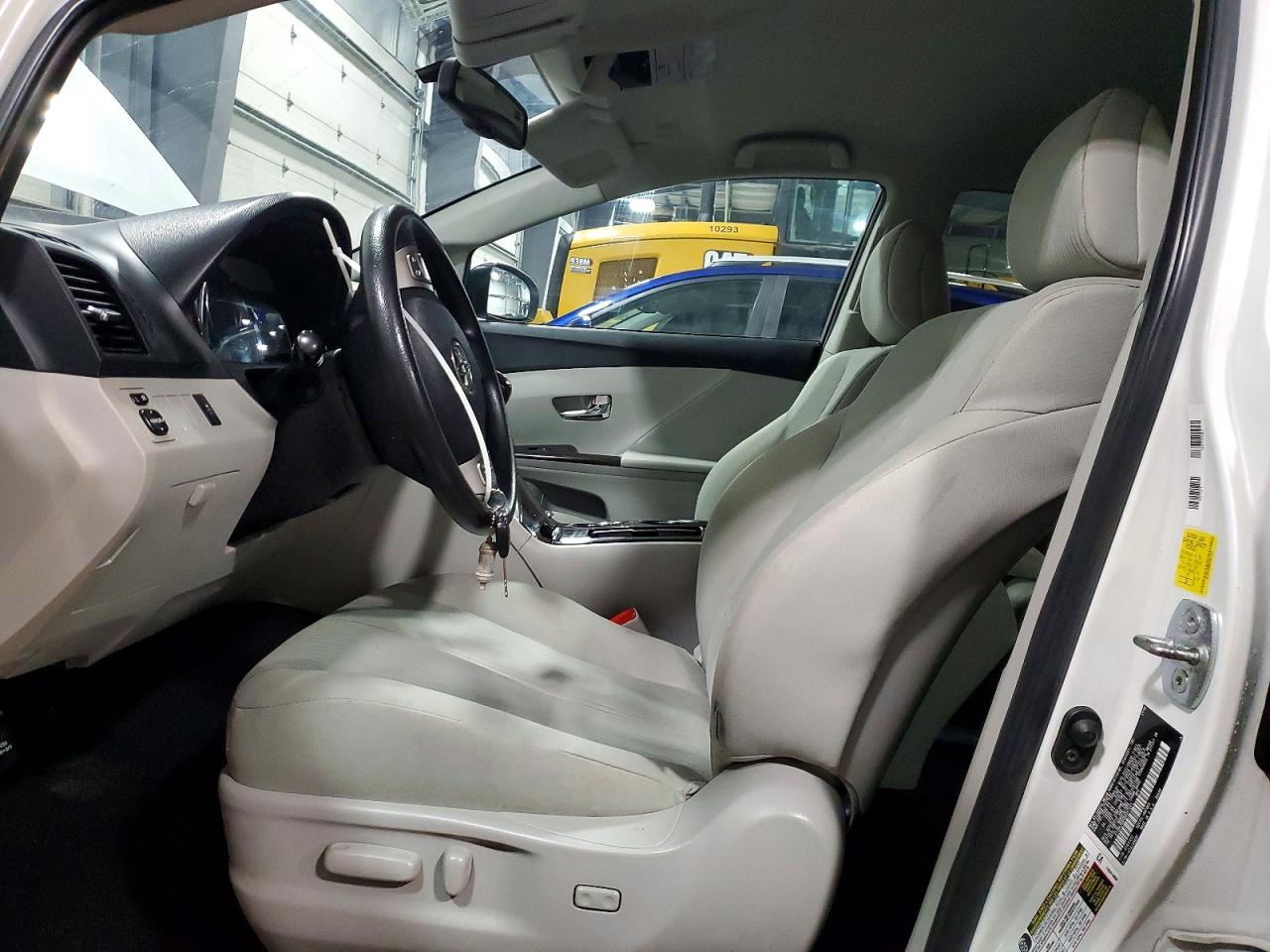 2011 TOYOTA VENZA photo 13