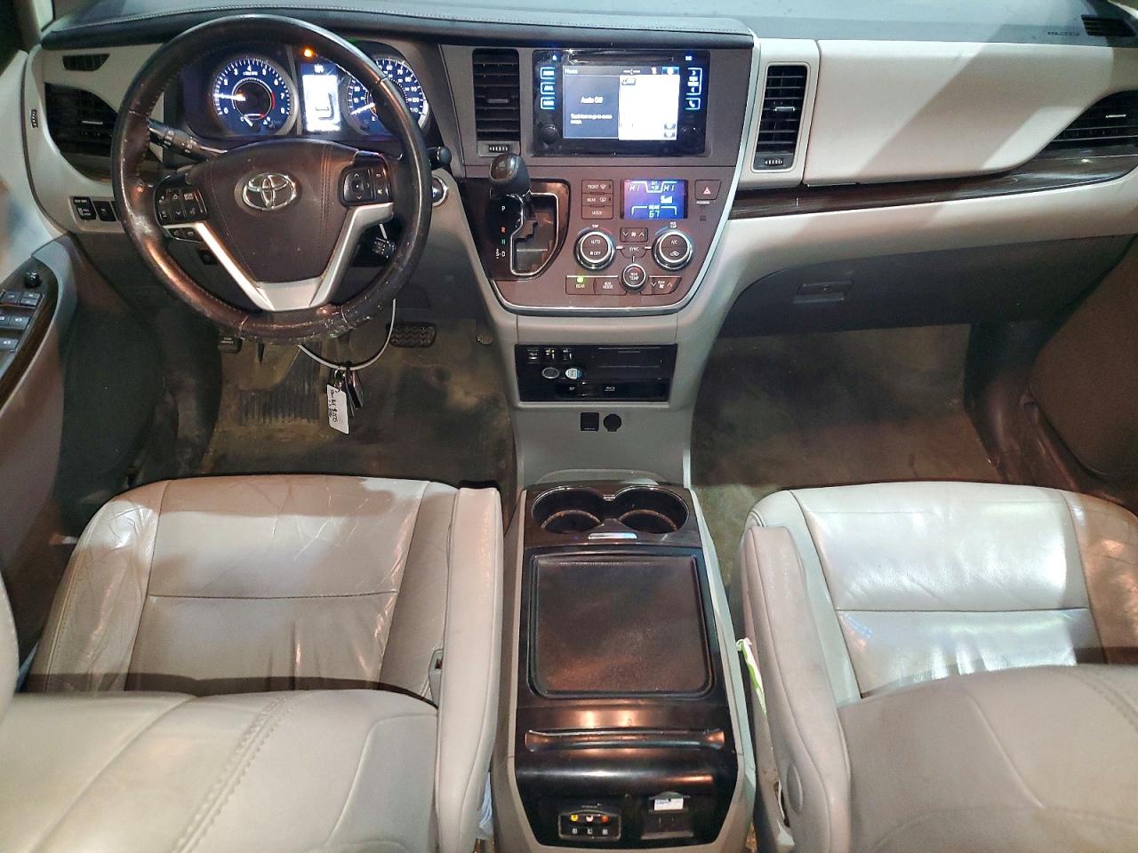 2016 TOYOTA SIENNA XLE PREMIUM 8-PASSENGER photo 8