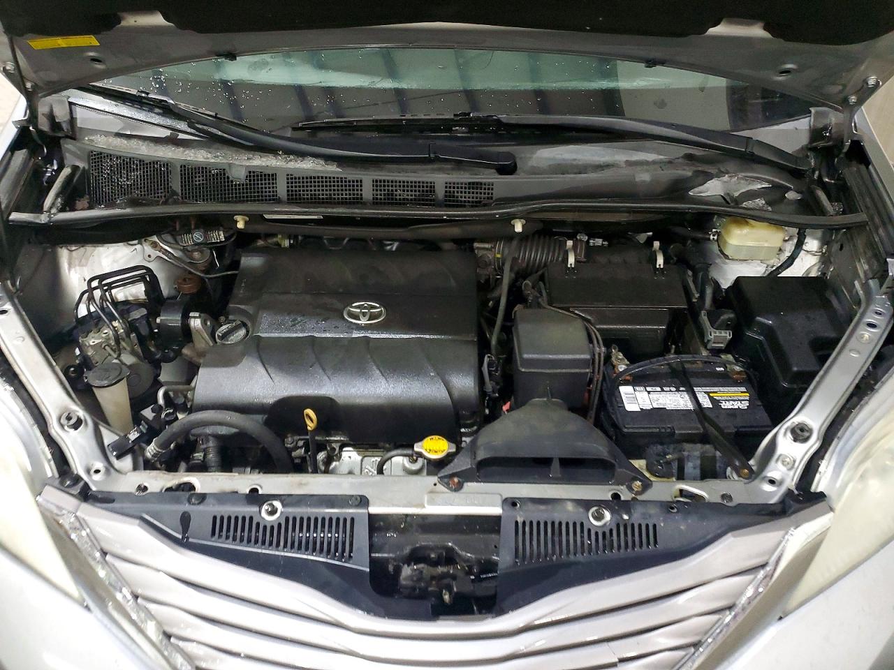 2016 TOYOTA SIENNA XLE PREMIUM 8-PASSENGER photo 12
