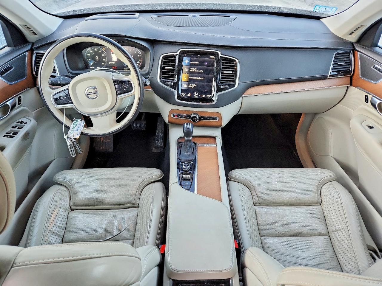 2017 VOLVO XC90 T6 photo 22