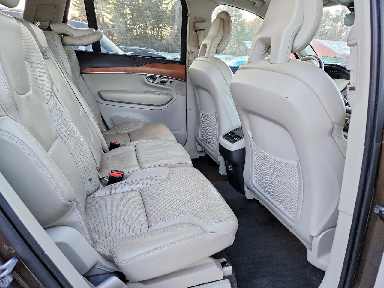 2017 VOLVO XC90 T6 photo 31