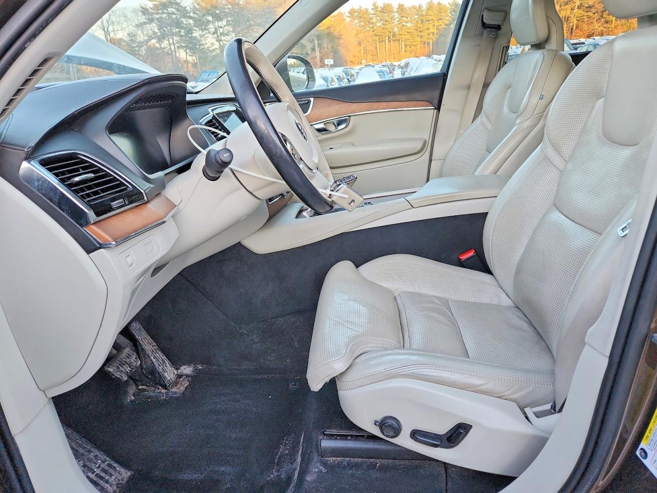 2017 VOLVO XC90 T6 photo 19