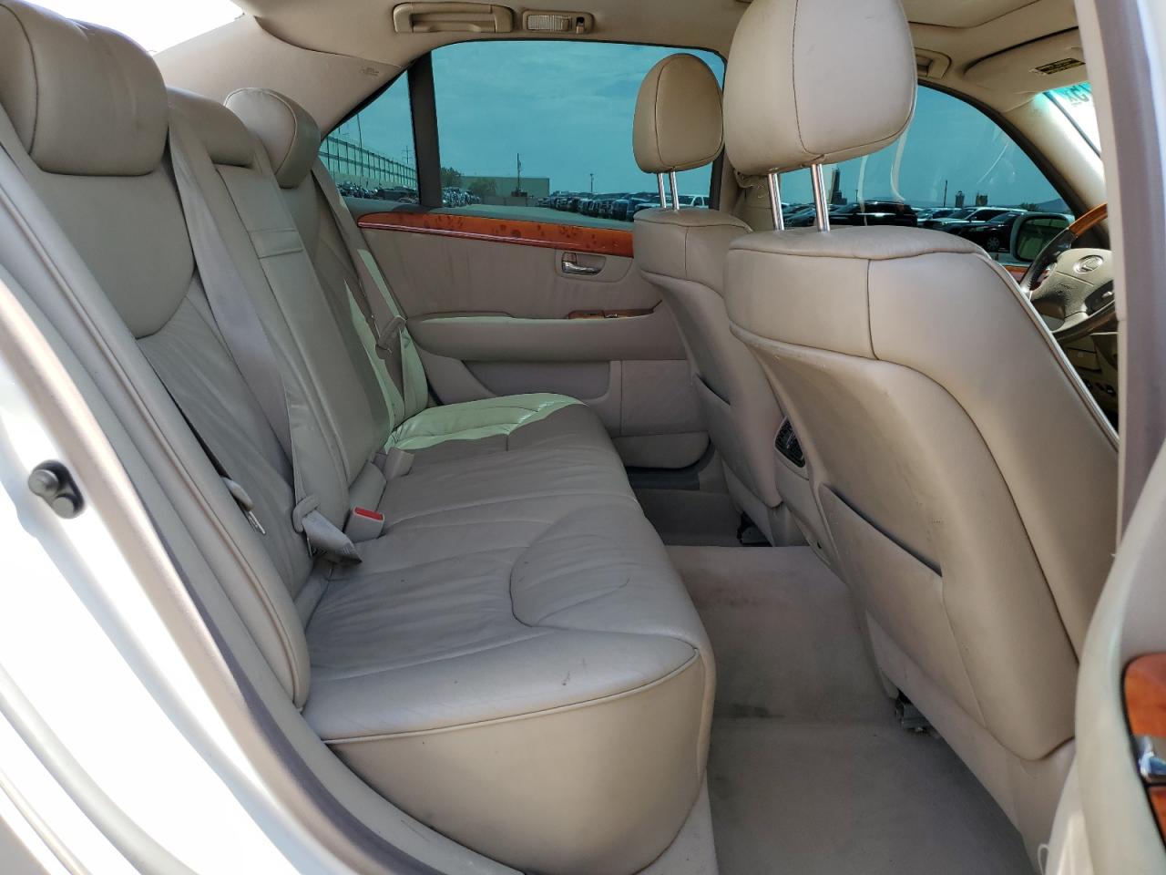 2001 LEXUS LS photo 28