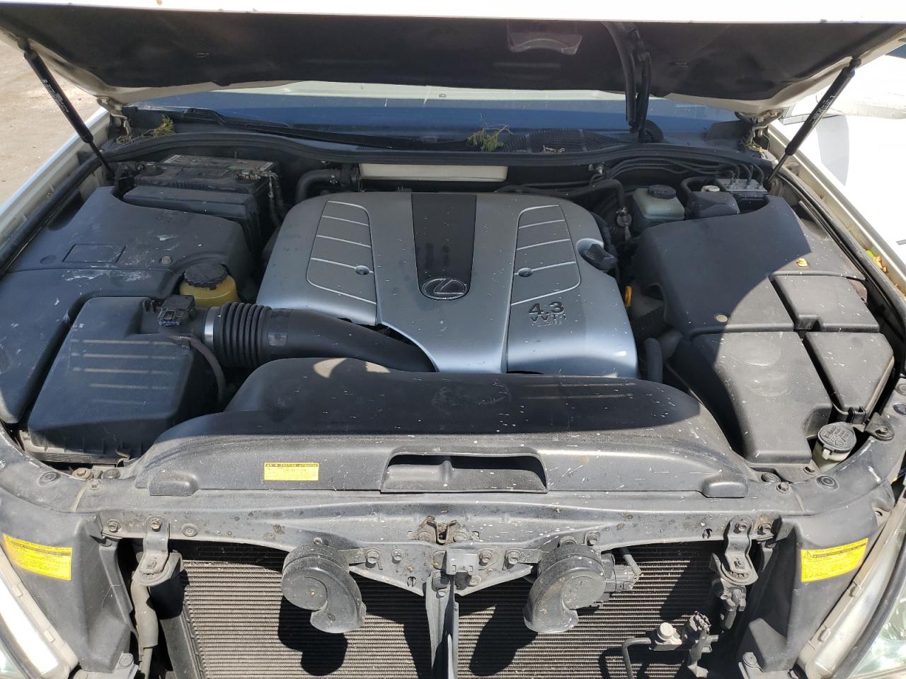 2001 LEXUS LS photo 31