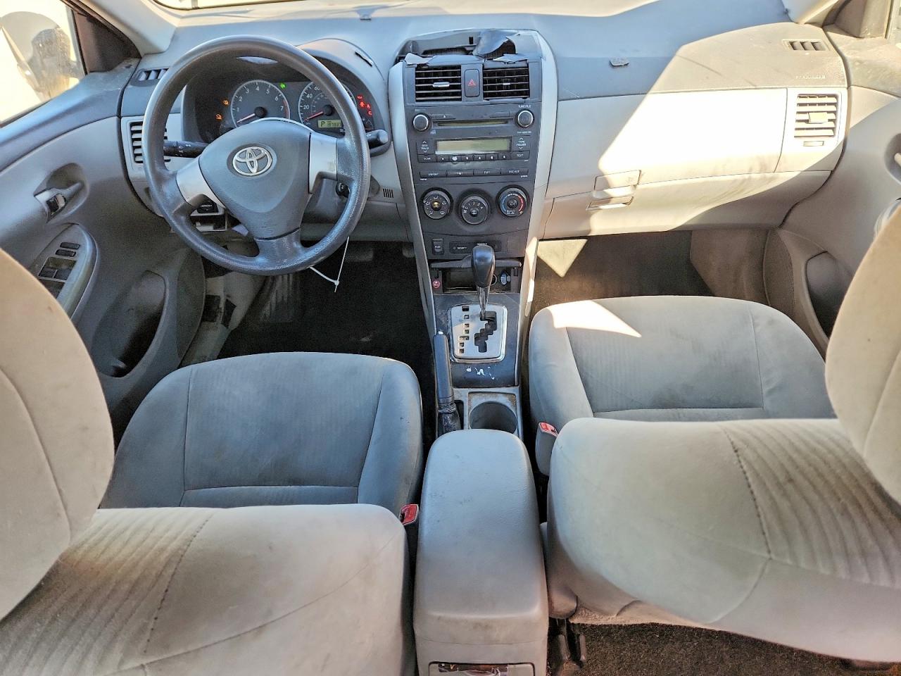 2010 TOYOTA COROLLA LE photo 15
