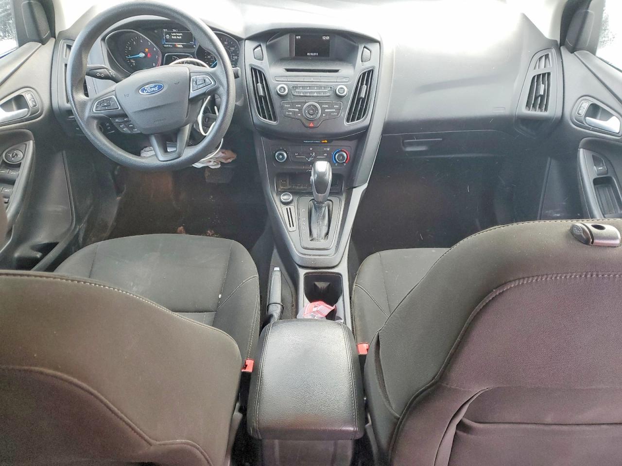2015 FORD FOCUS SE photo 8