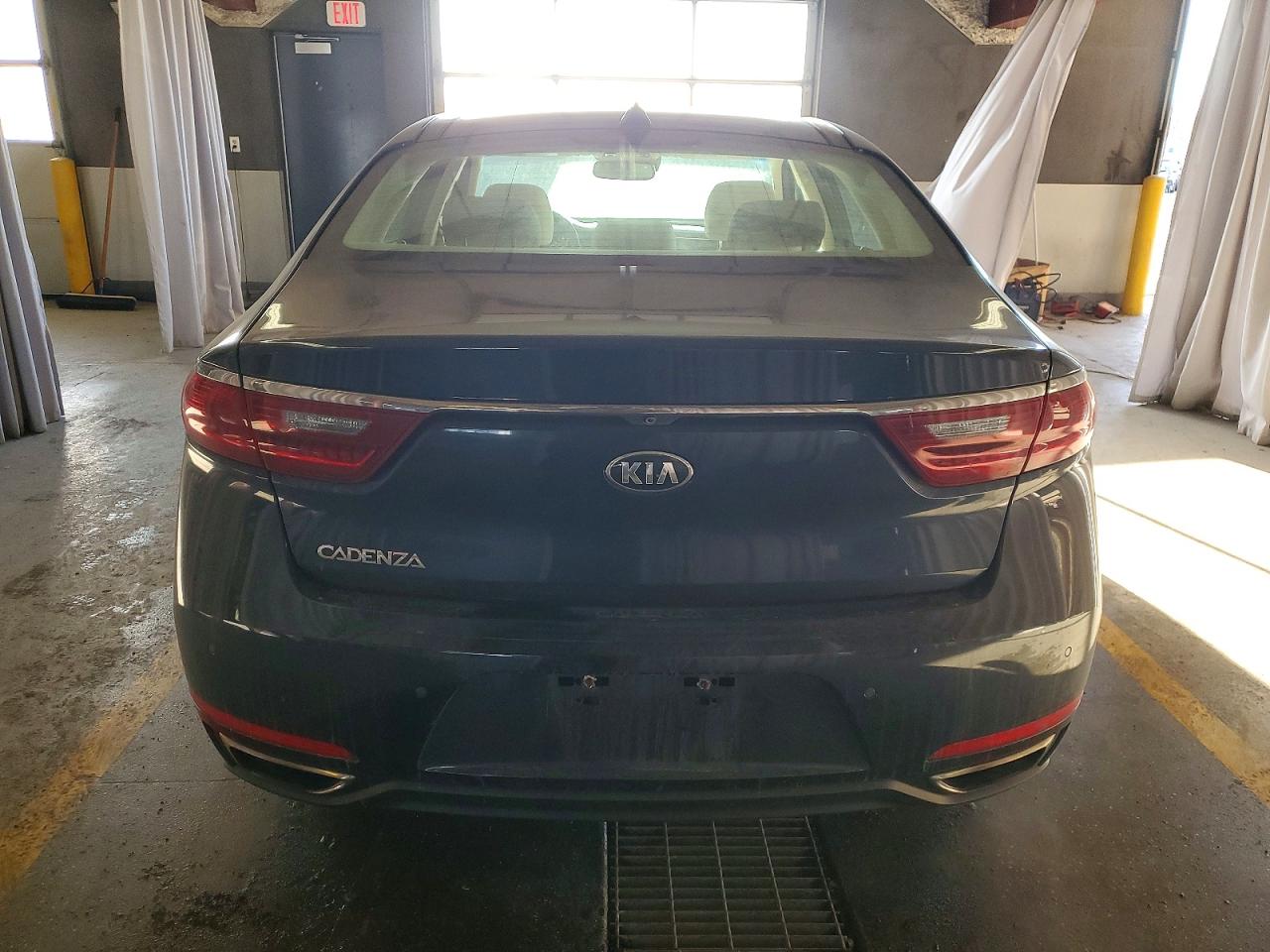 2017 KIA CADENZA PREMIUM photo 11