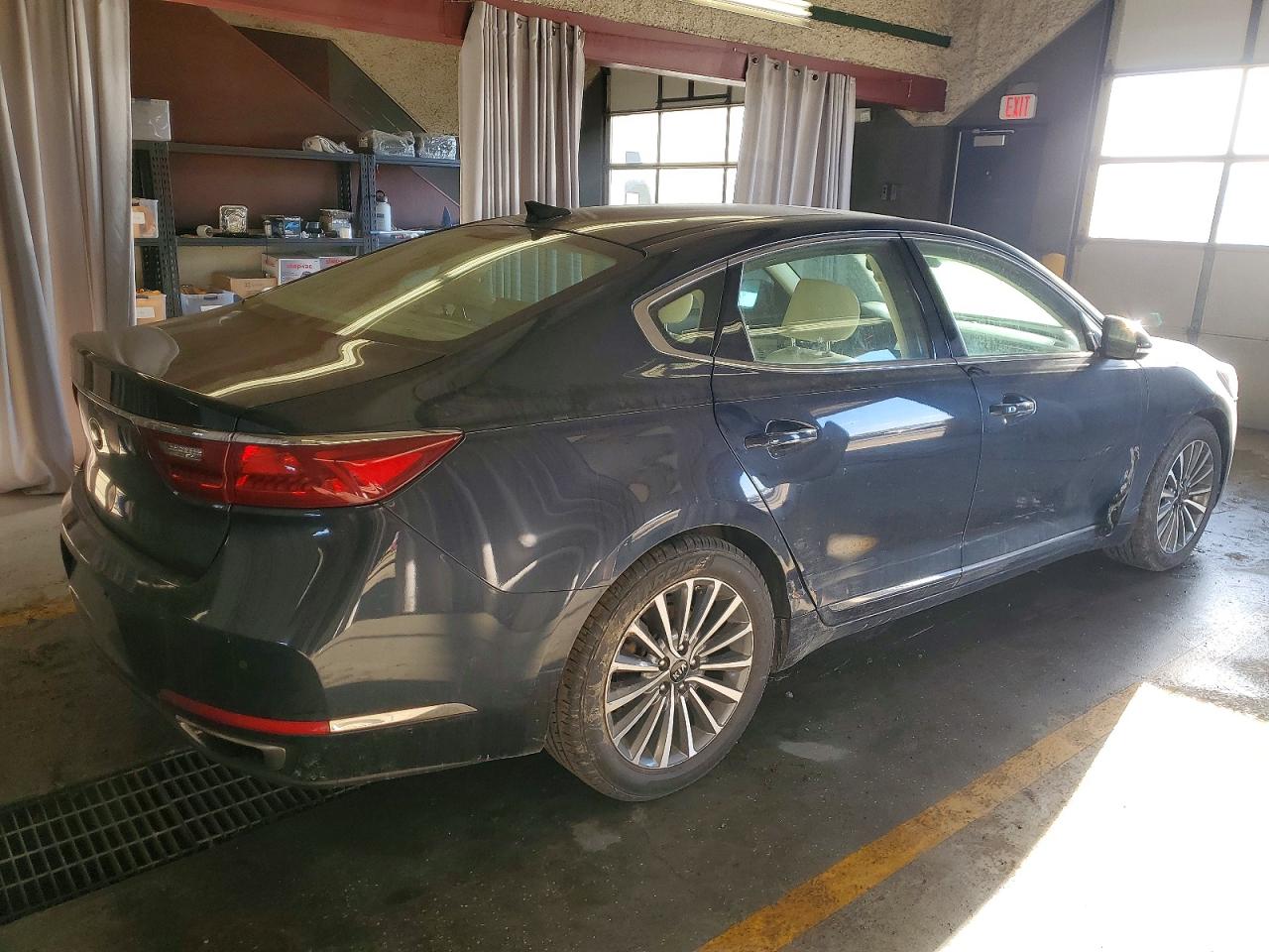 2017 KIA CADENZA PREMIUM photo 5