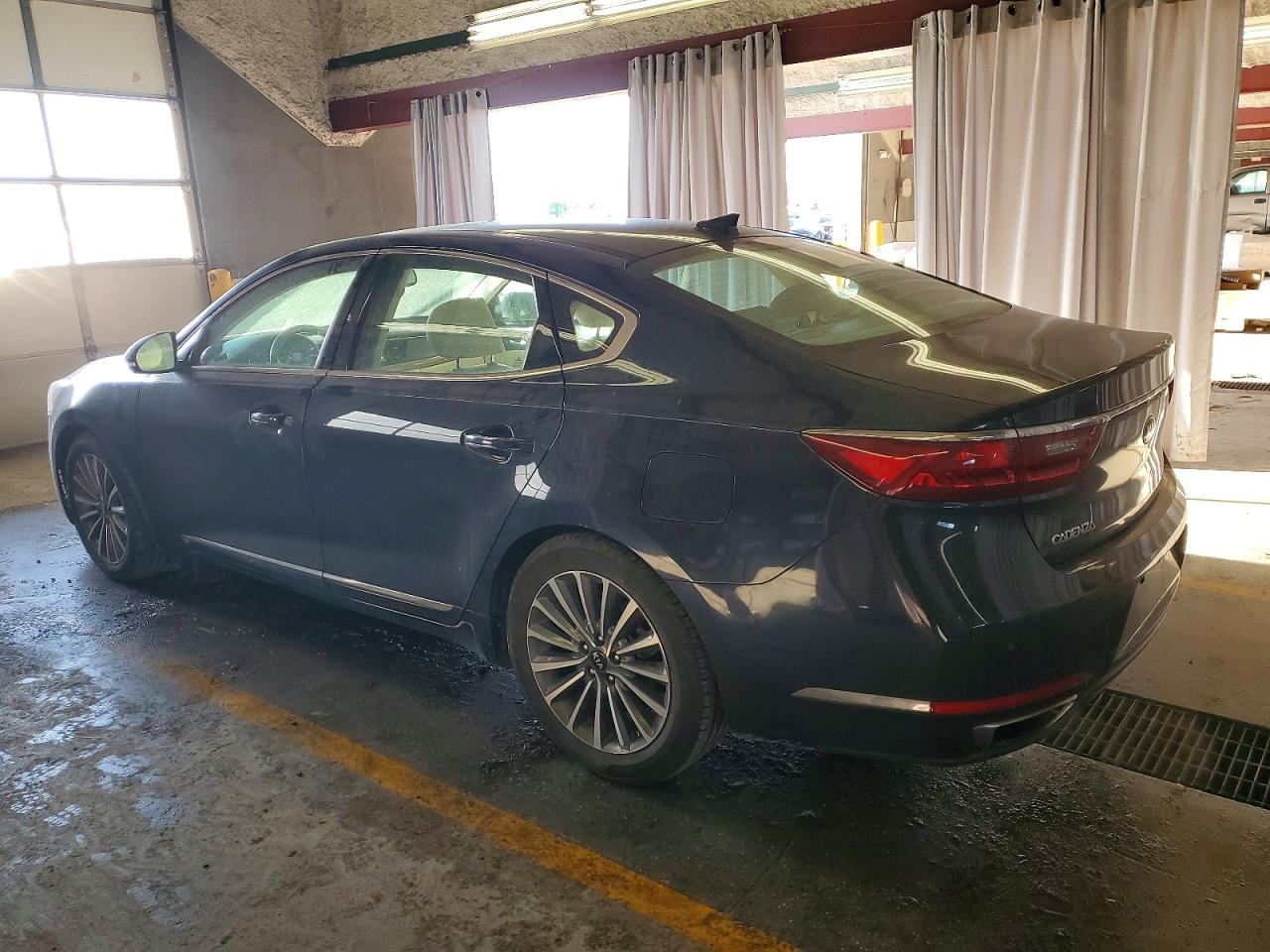2017 KIA CADENZA PREMIUM photo 3