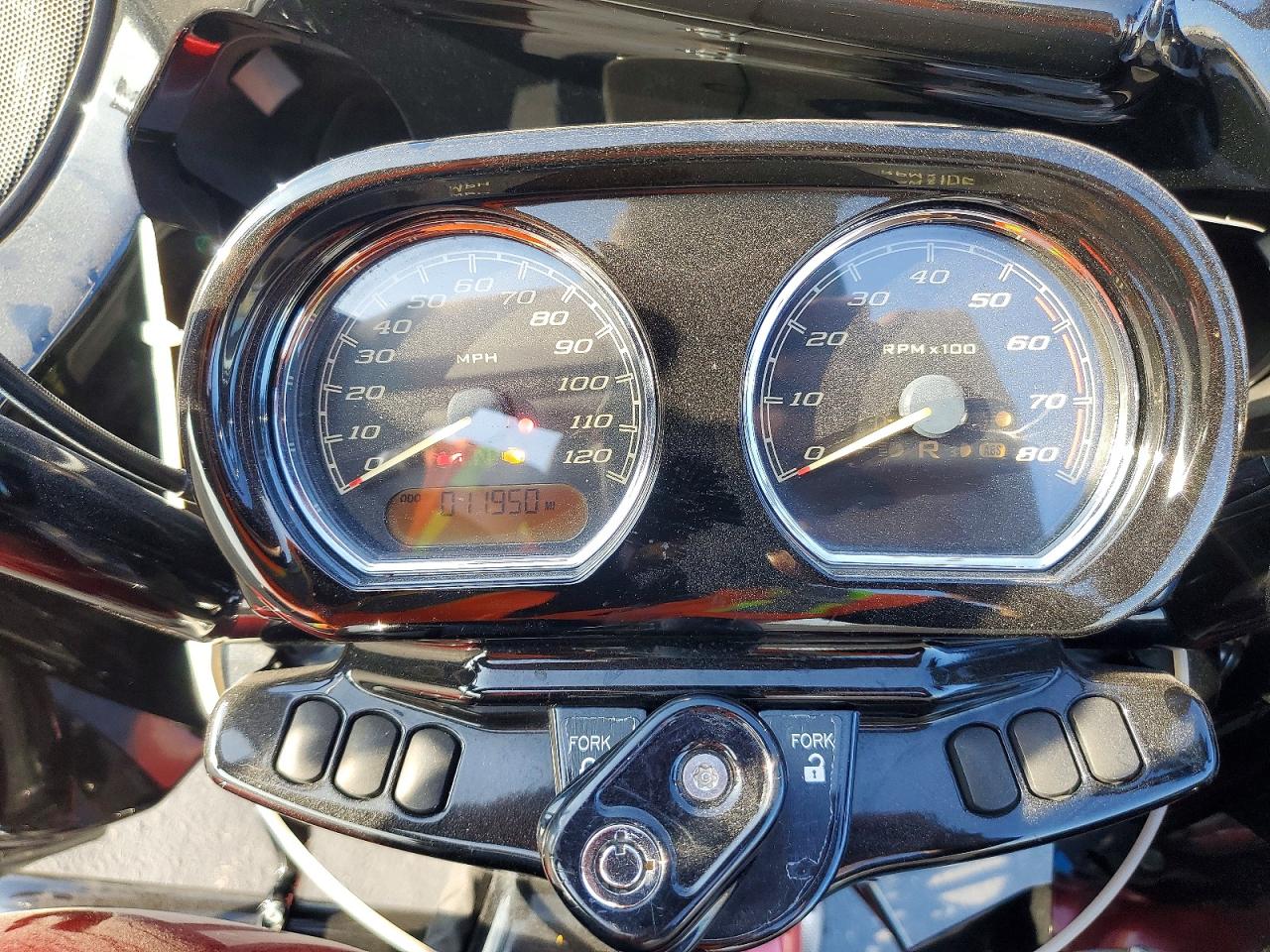 2018 HARLEY-DAVIDSON FLTRXS ROAD GLIDE SPECIAL photo 7