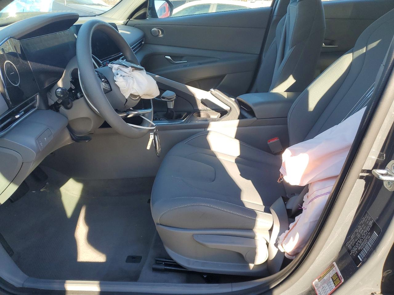 2024 HYUNDAI ELANTRA SEL photo 13