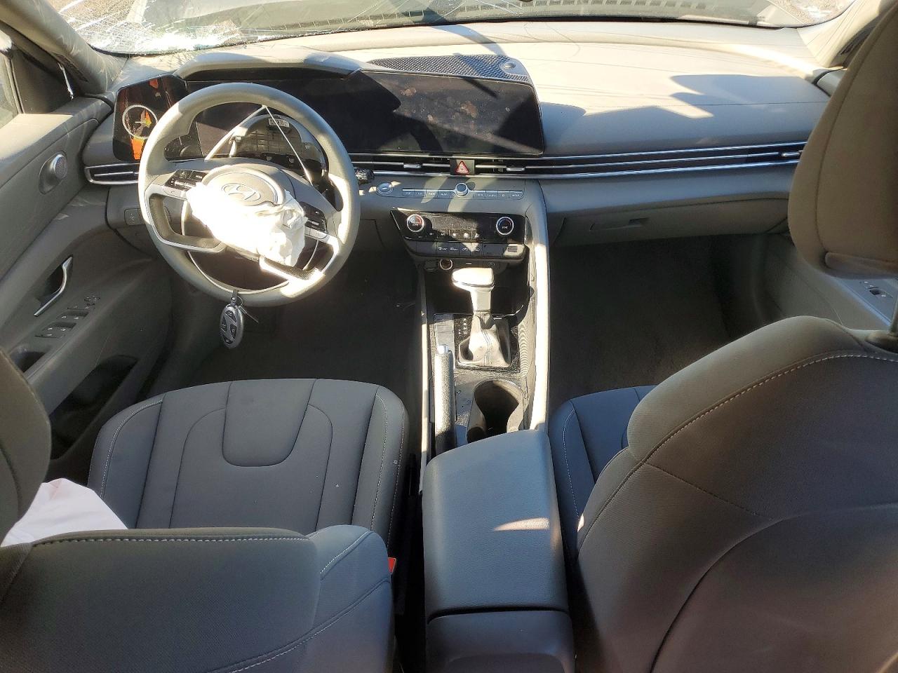 2024 HYUNDAI ELANTRA SEL photo 15