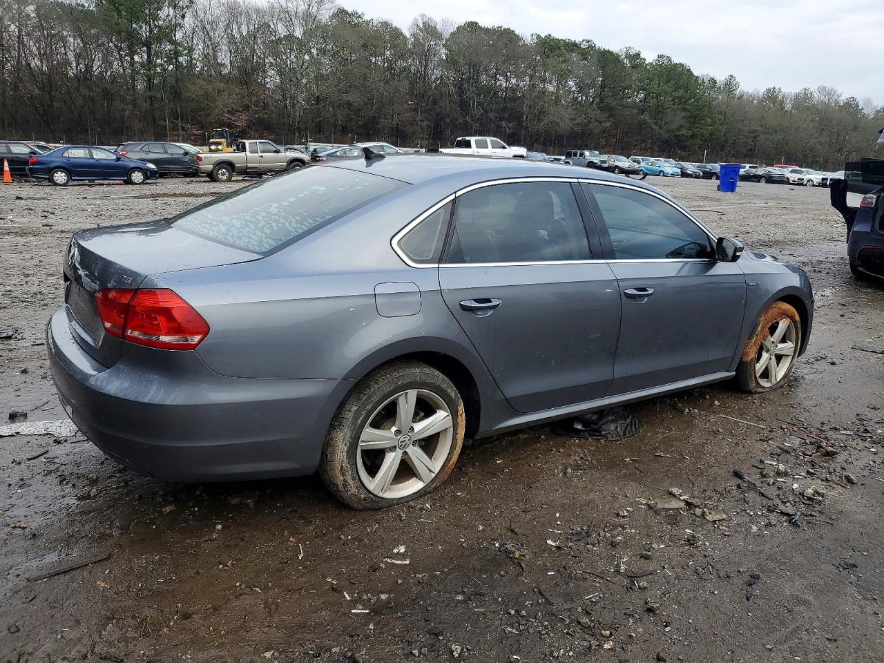 2015 VOLKSWAGEN PASSAT S photo 5