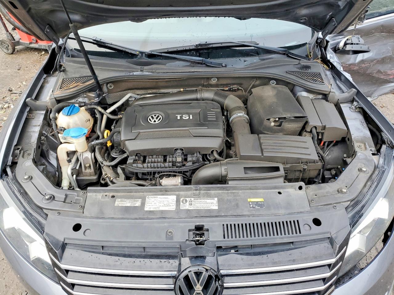 2015 VOLKSWAGEN PASSAT S photo 21