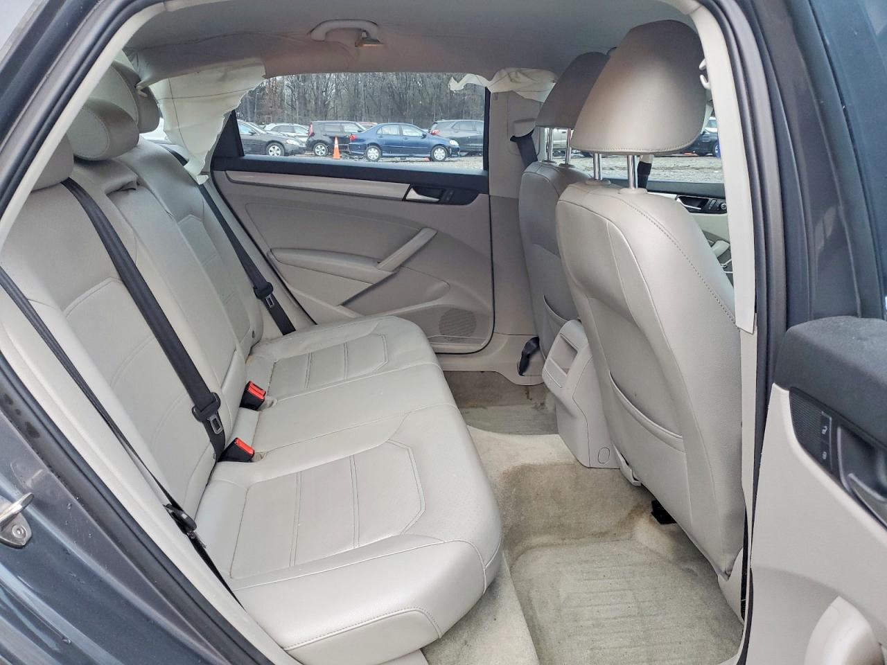 2015 VOLKSWAGEN PASSAT S photo 19