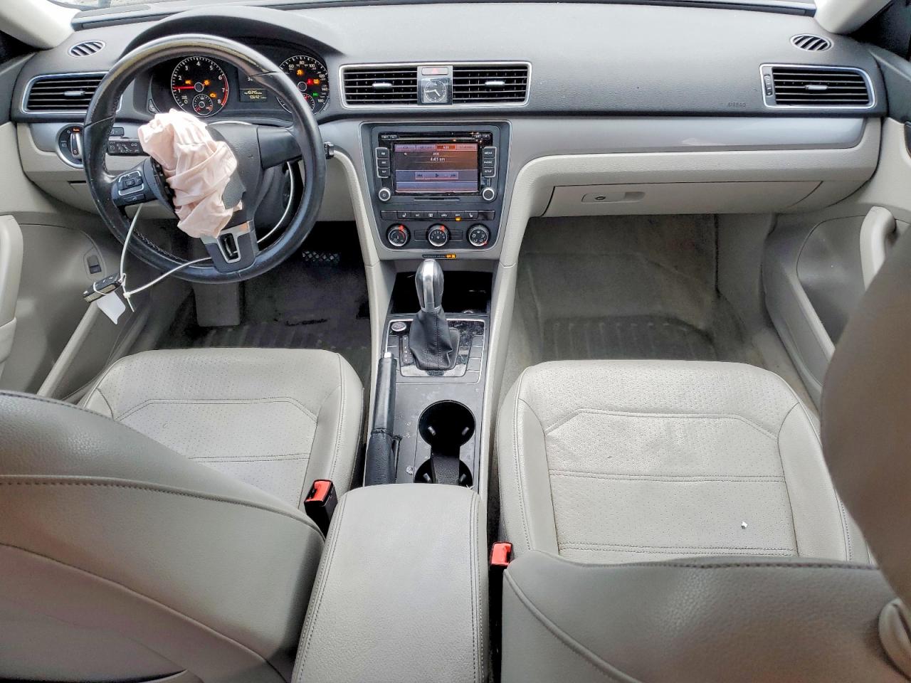 2015 VOLKSWAGEN PASSAT S photo 15