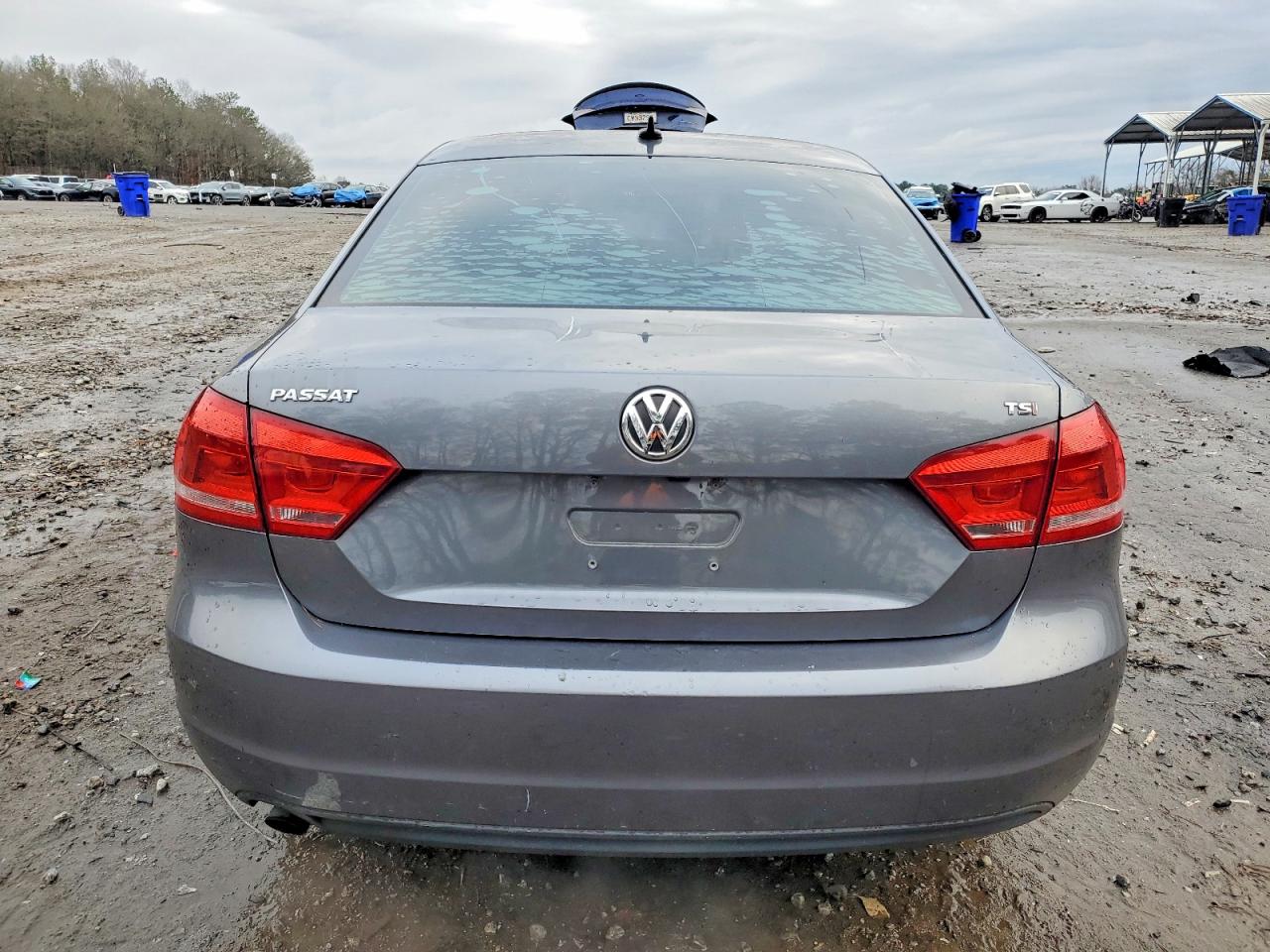 2015 VOLKSWAGEN PASSAT S photo 11
