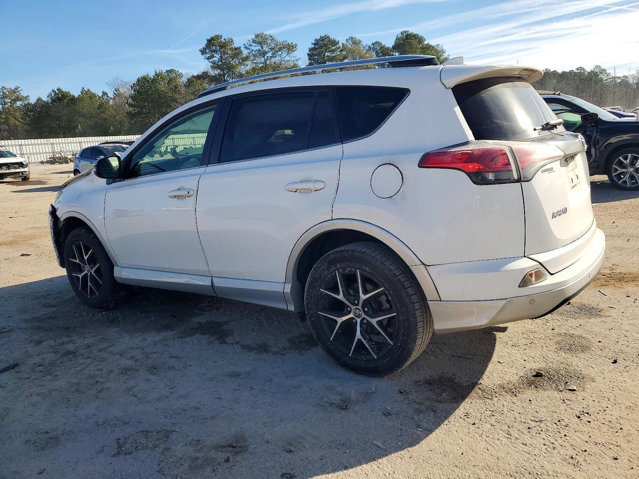 2016 TOYOTA RAV4 SE photo 4