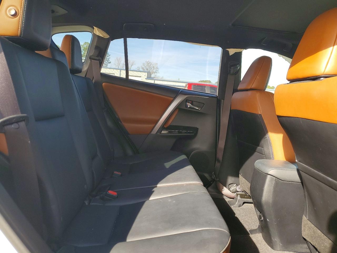 2016 TOYOTA RAV4 SE photo 31