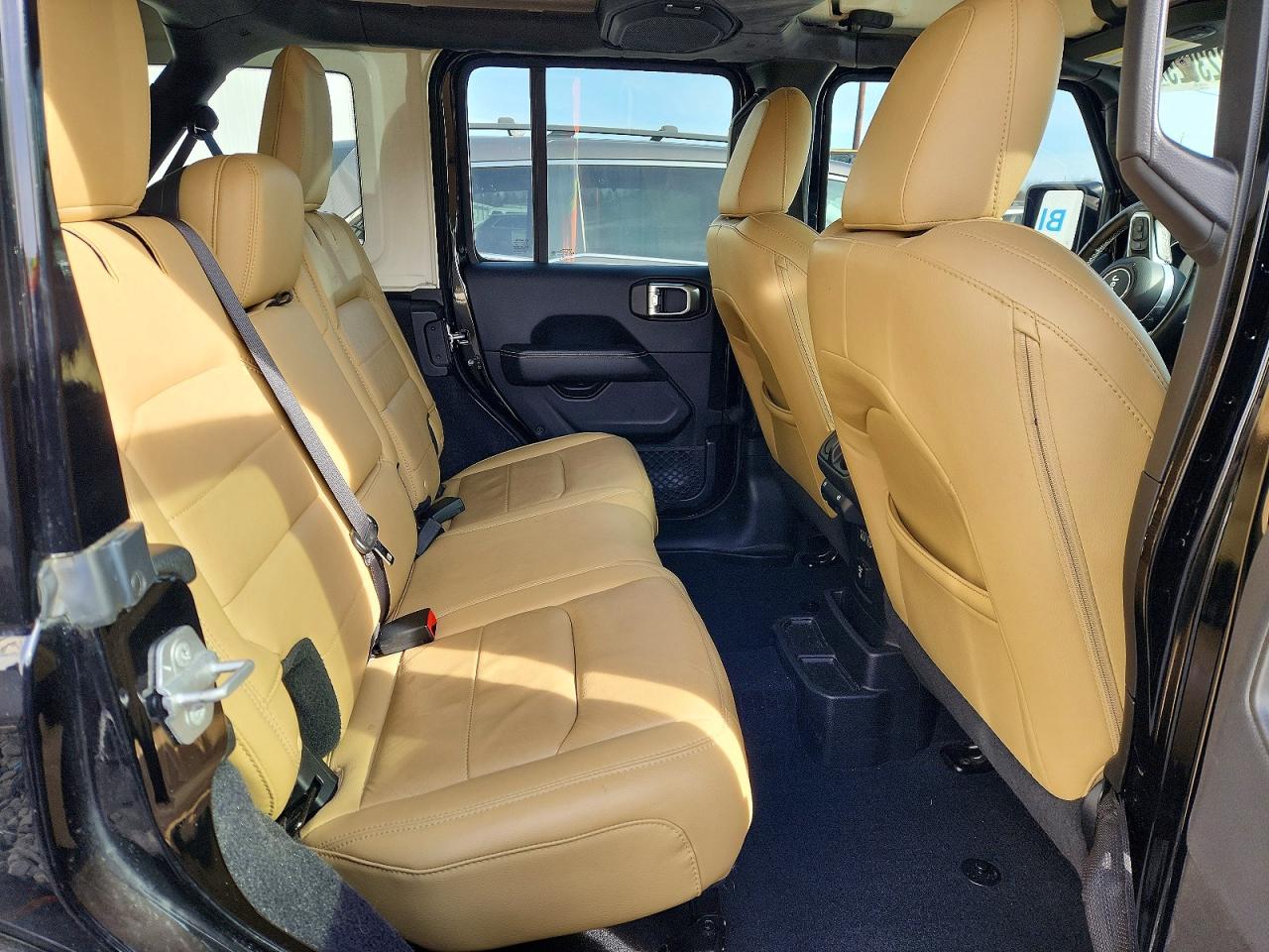 2018 JEEP WRANGLER UNLIMITED SAHARA photo 19