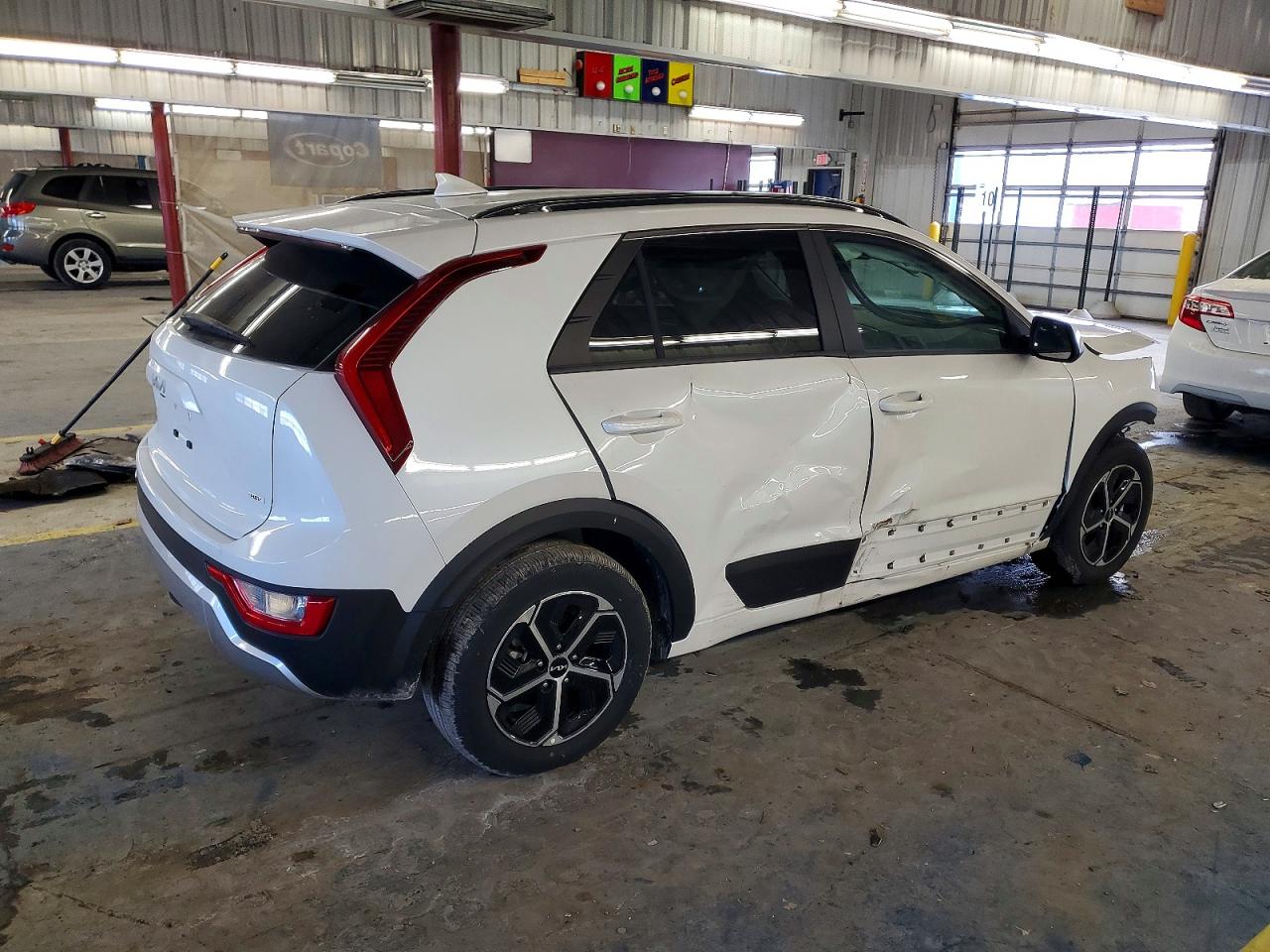 2025 KIA NIRO LX photo 5