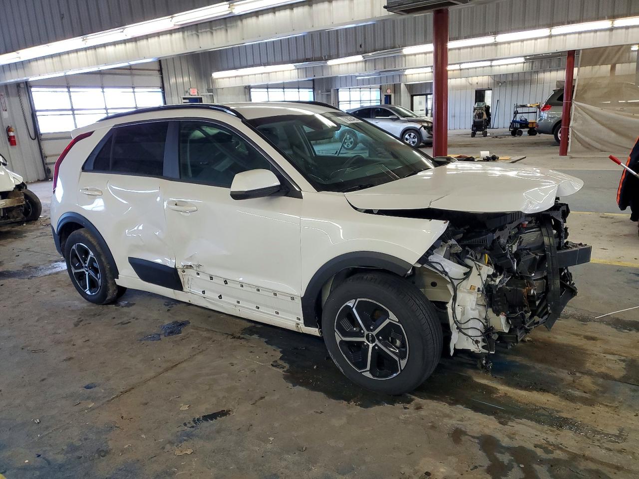 2025 KIA NIRO LX photo 7
