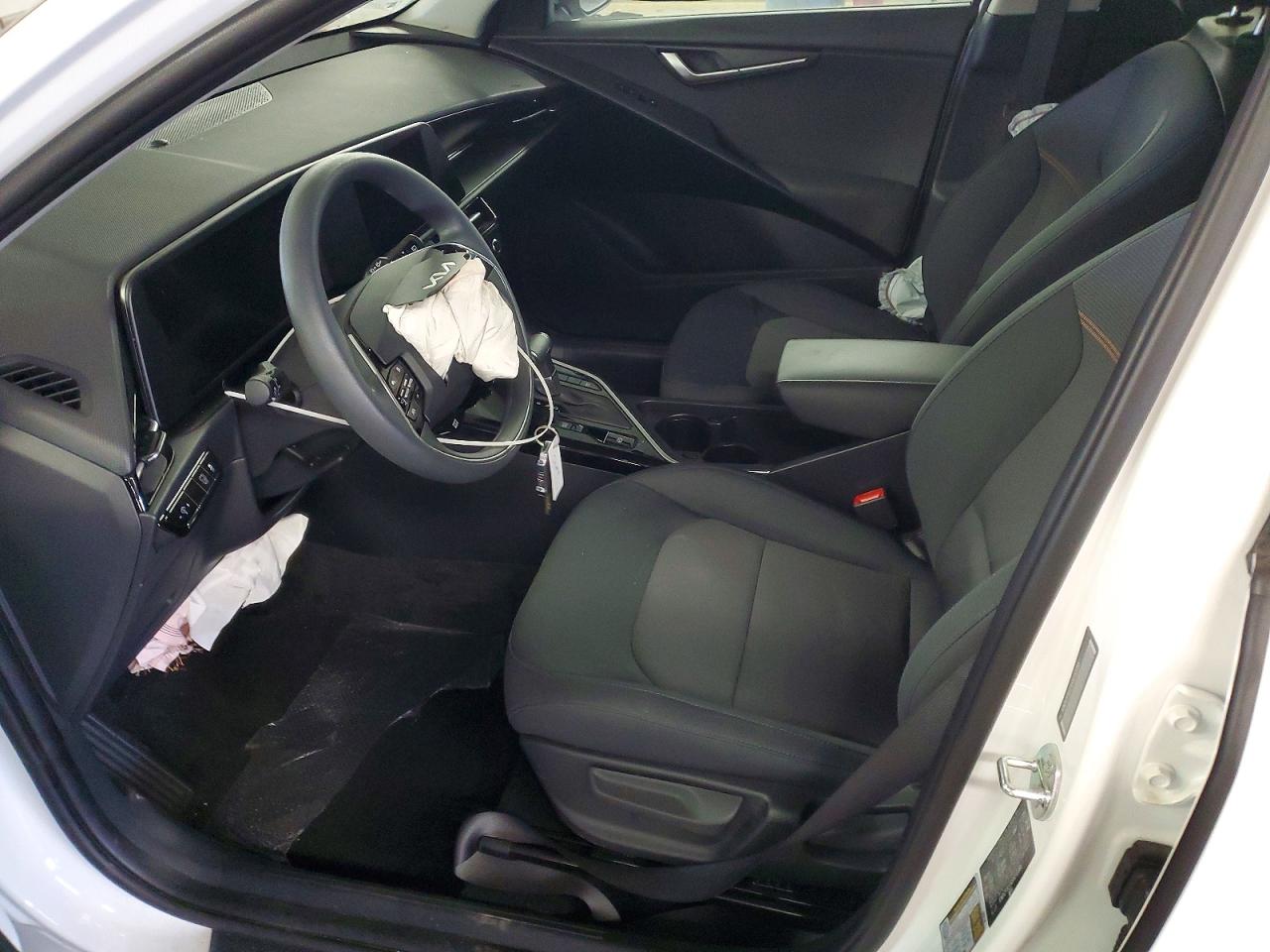 2025 KIA NIRO LX photo 13