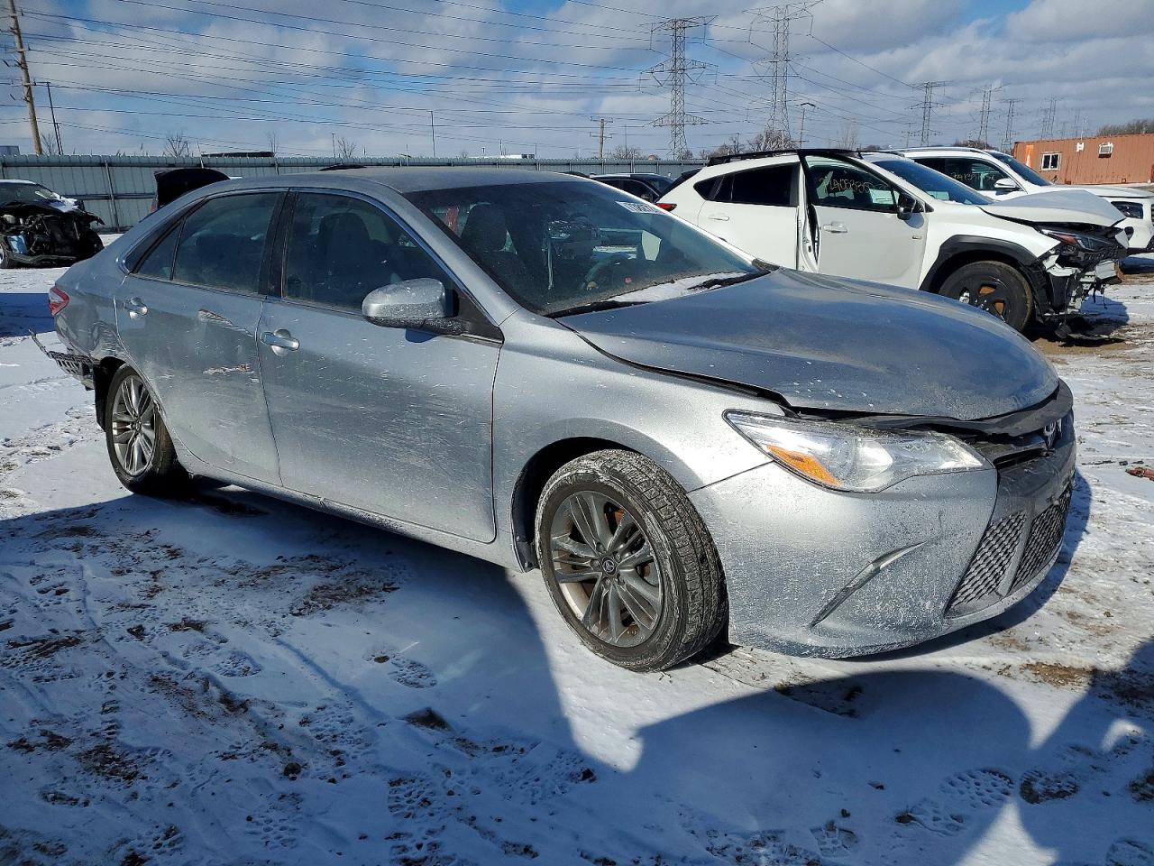 2017 TOYOTA CAMRY SE photo 4