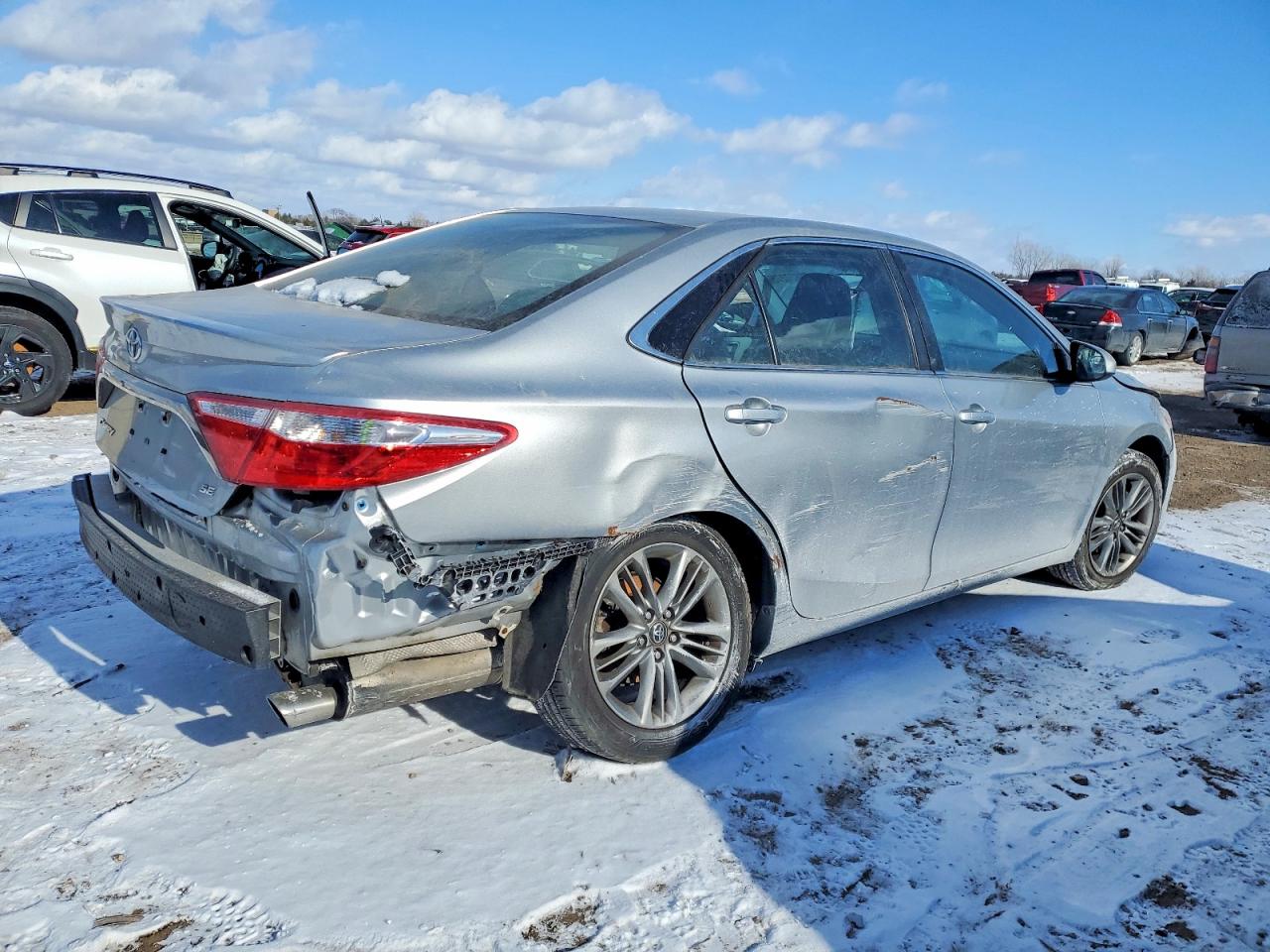 2017 TOYOTA CAMRY SE photo 3