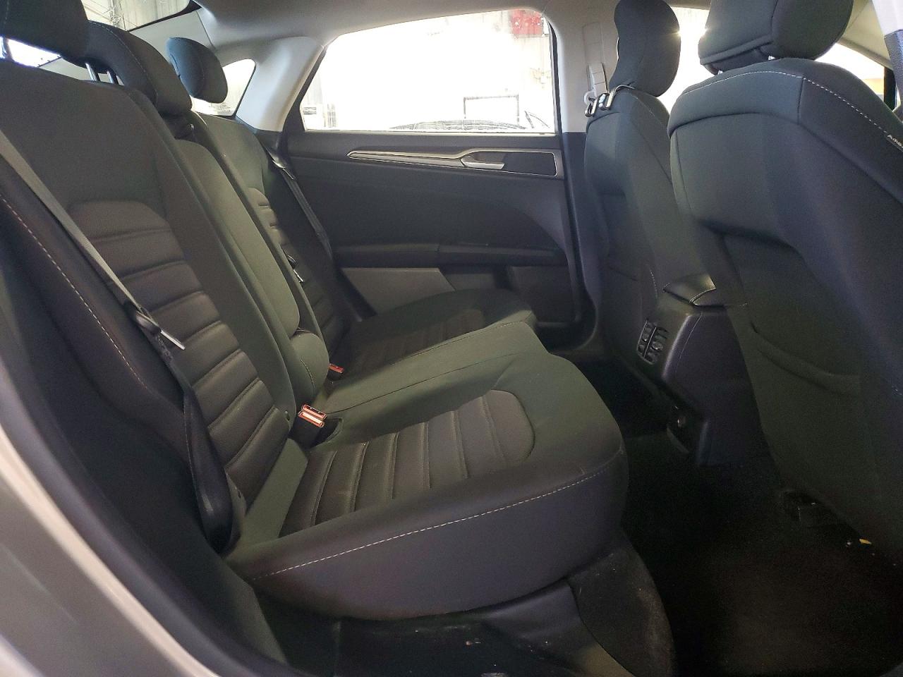2017 FORD FUSION SE photo 19