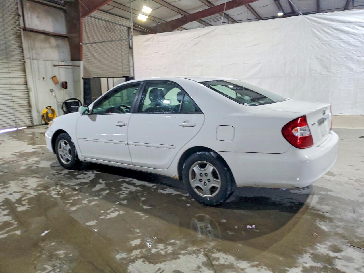 2003 TOYOTA CAMRY LE V6 photo 2