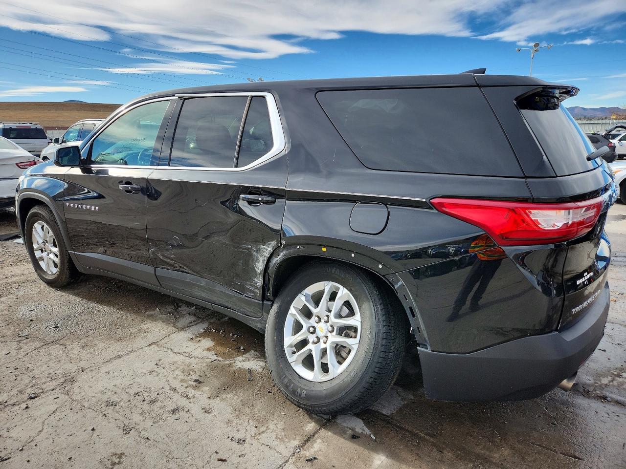 2020 CHEVROLET TRAVERSE LS photo 4