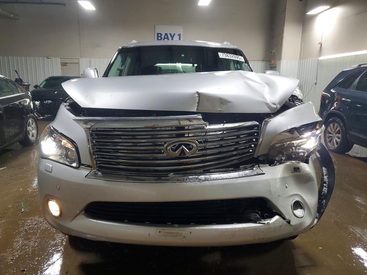 2012 INFINITI QX56 photo 13