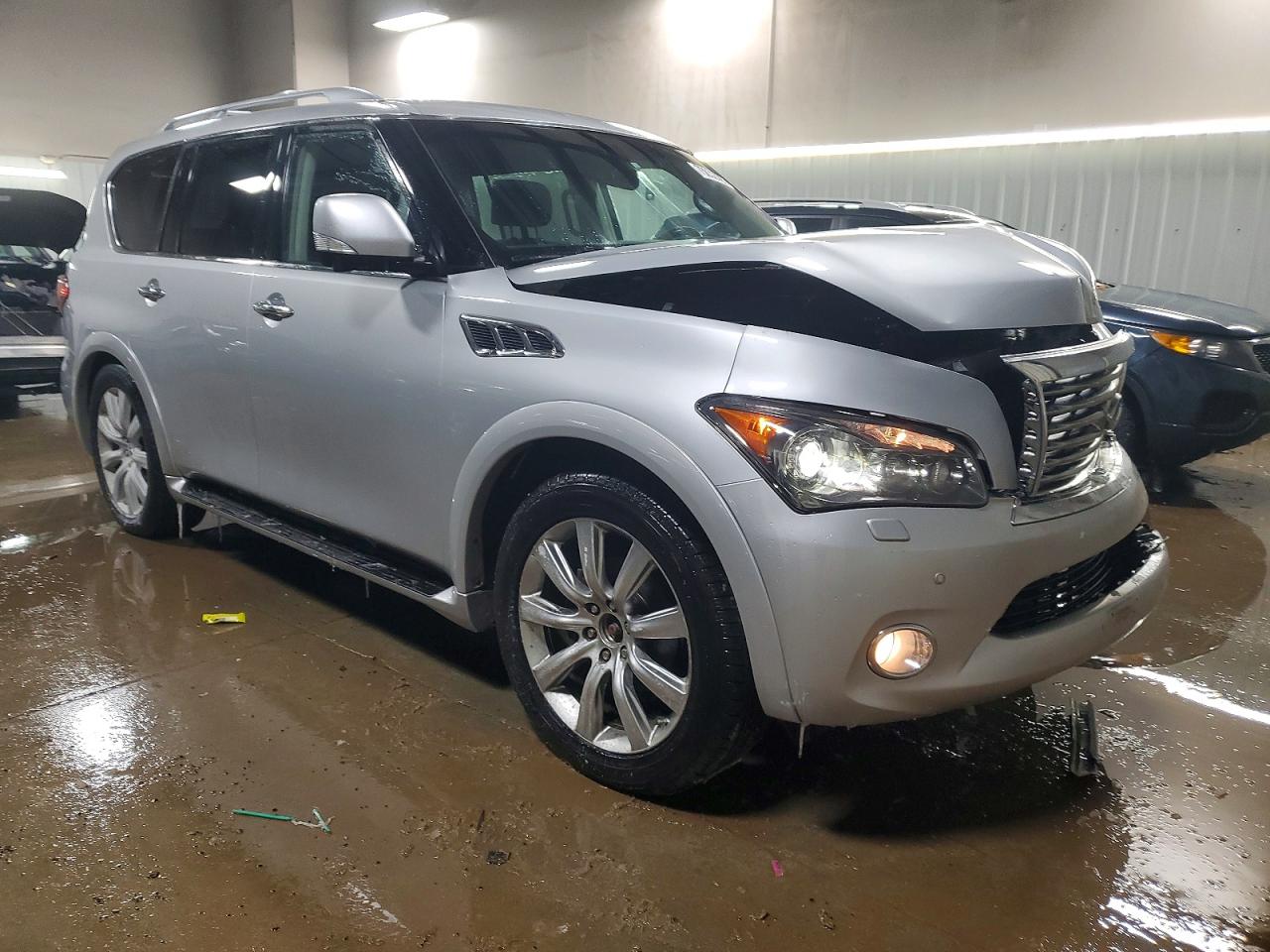 2012 INFINITI QX56 photo 10
