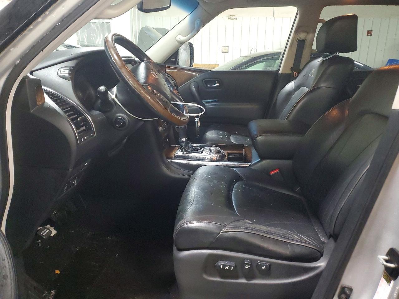 2012 INFINITI QX56 photo 19