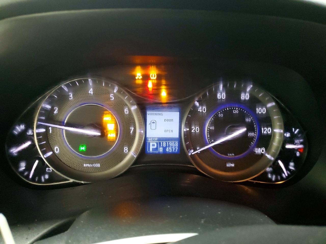2012 INFINITI QX56 photo 25