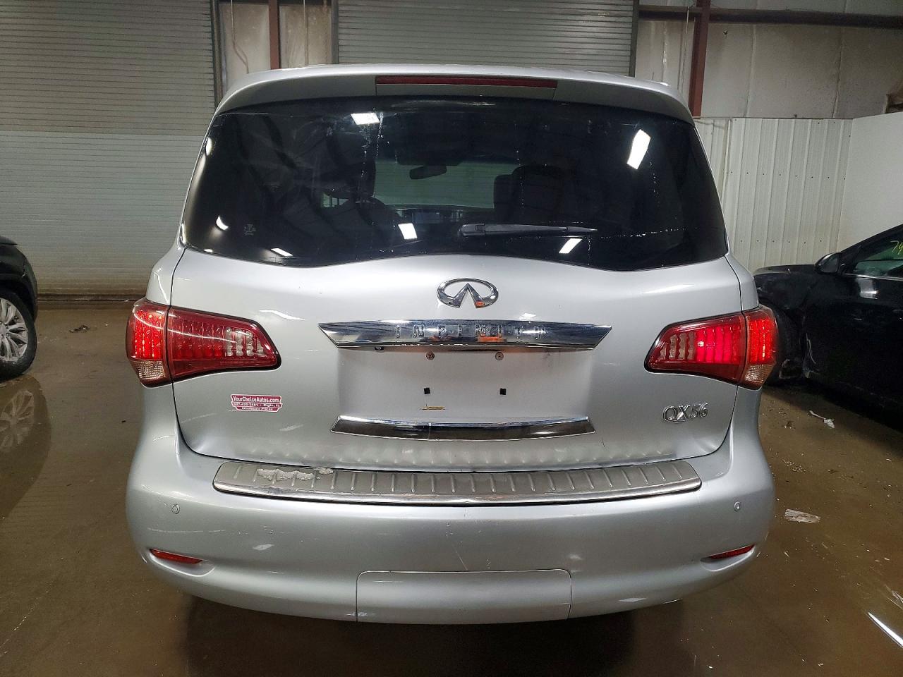 2012 INFINITI QX56 photo 16