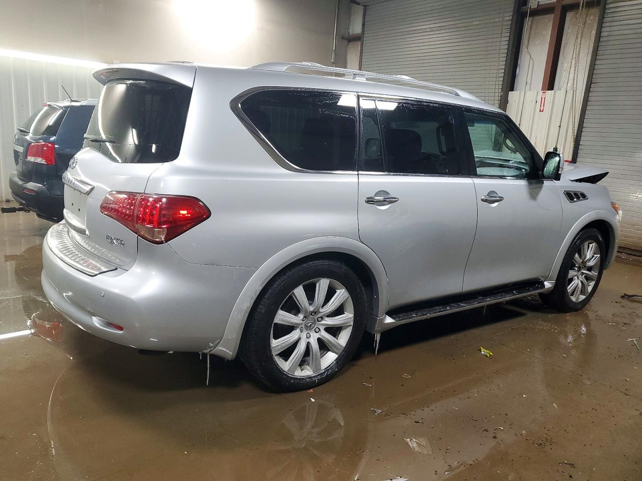 2012 INFINITI QX56 photo 7