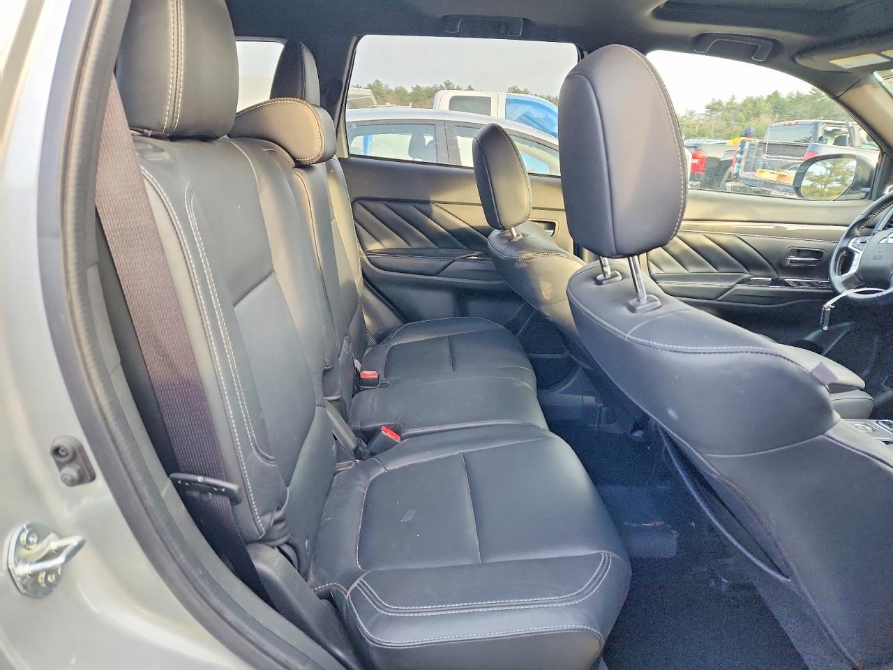 2019 MITSUBISHI OUTLANDER SEL photo 11