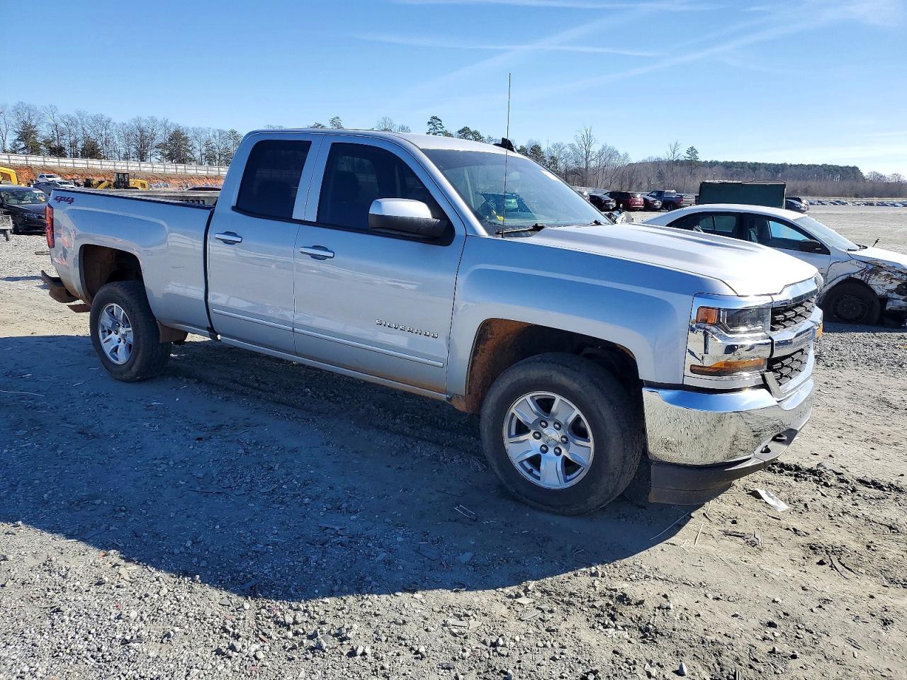 2018 CHEVROLET SILVERADO K1500 LT photo 4