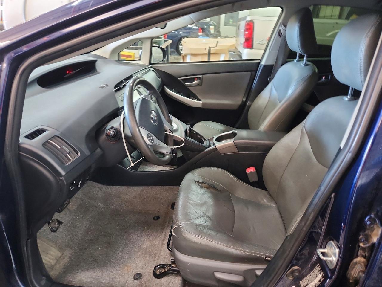 2013 TOYOTA PRIUS TWO photo 13