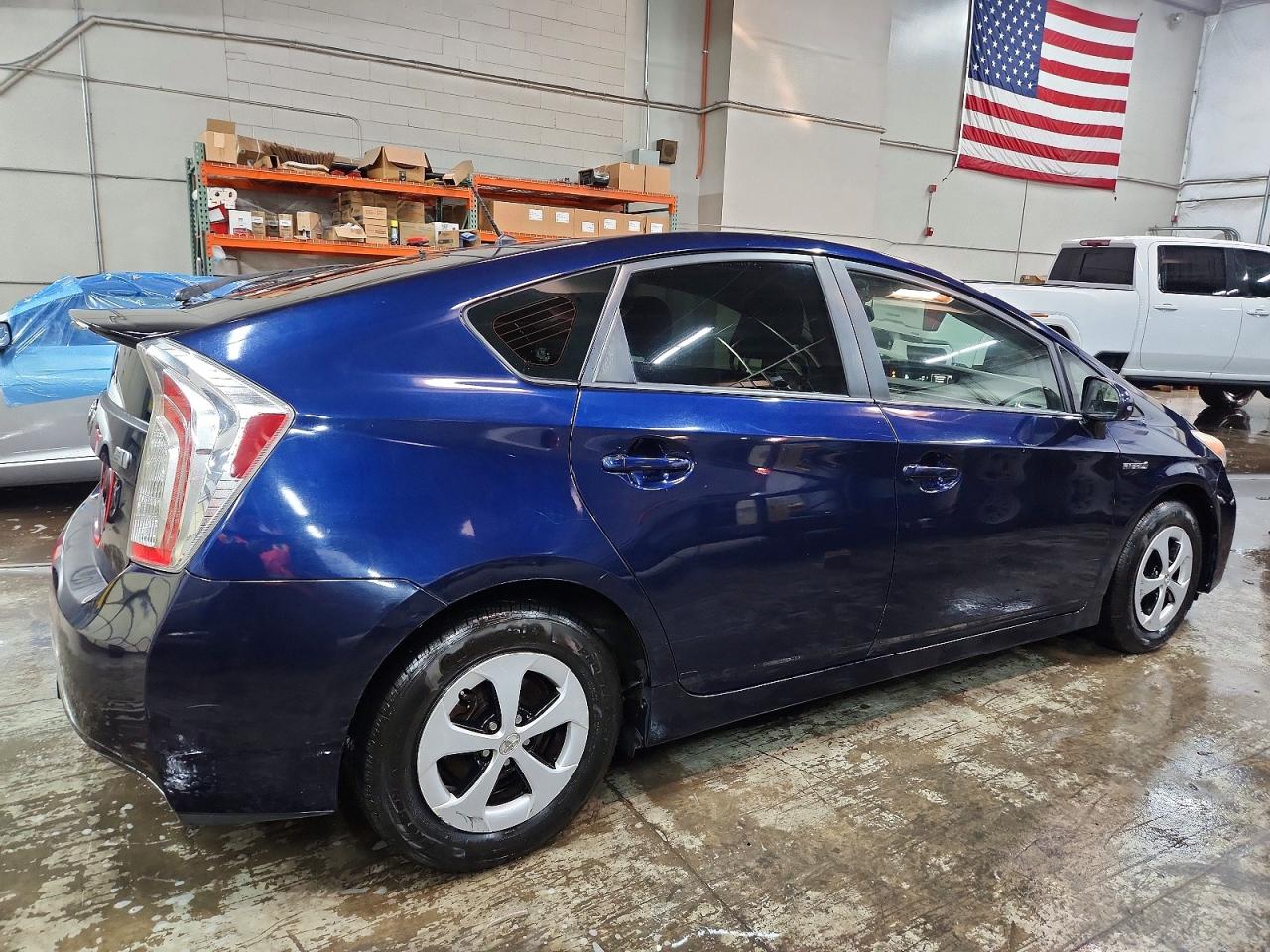 2013 TOYOTA PRIUS TWO photo 5