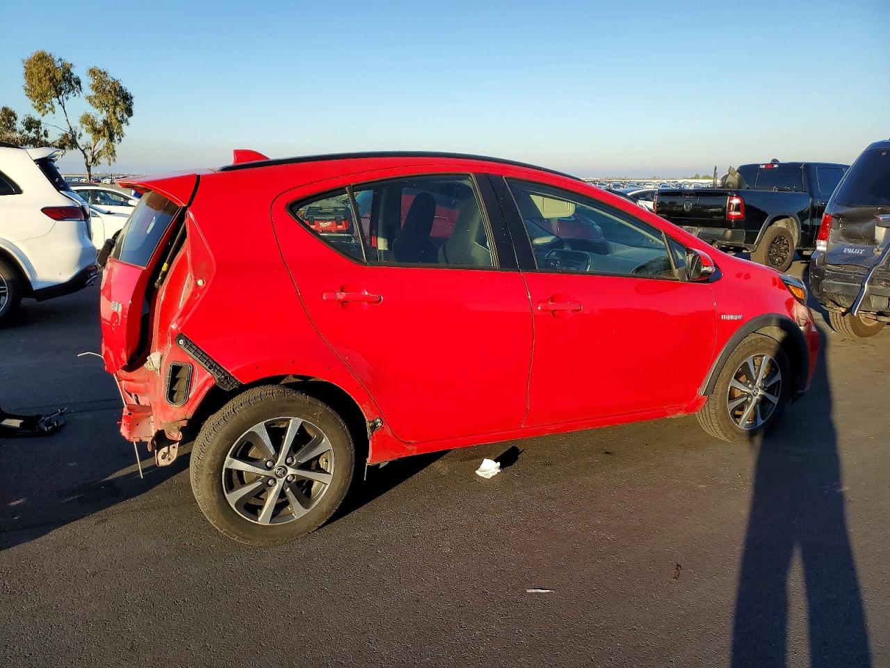2018 TOYOTA PRIUS C photo 3