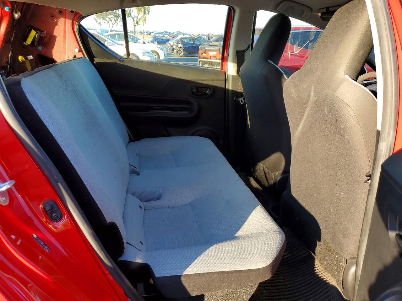 2018 TOYOTA PRIUS C photo 10