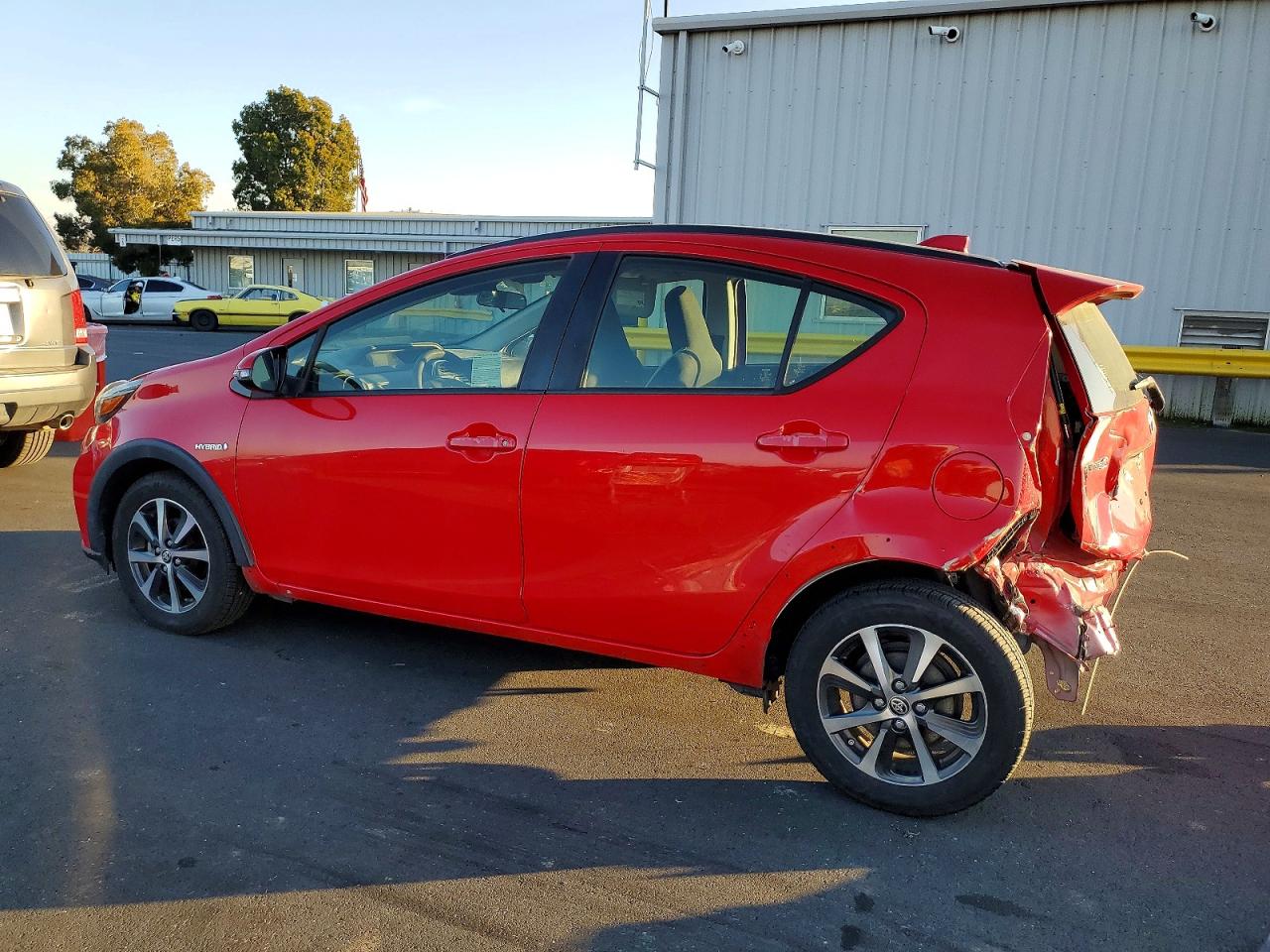 2018 TOYOTA PRIUS C photo 2